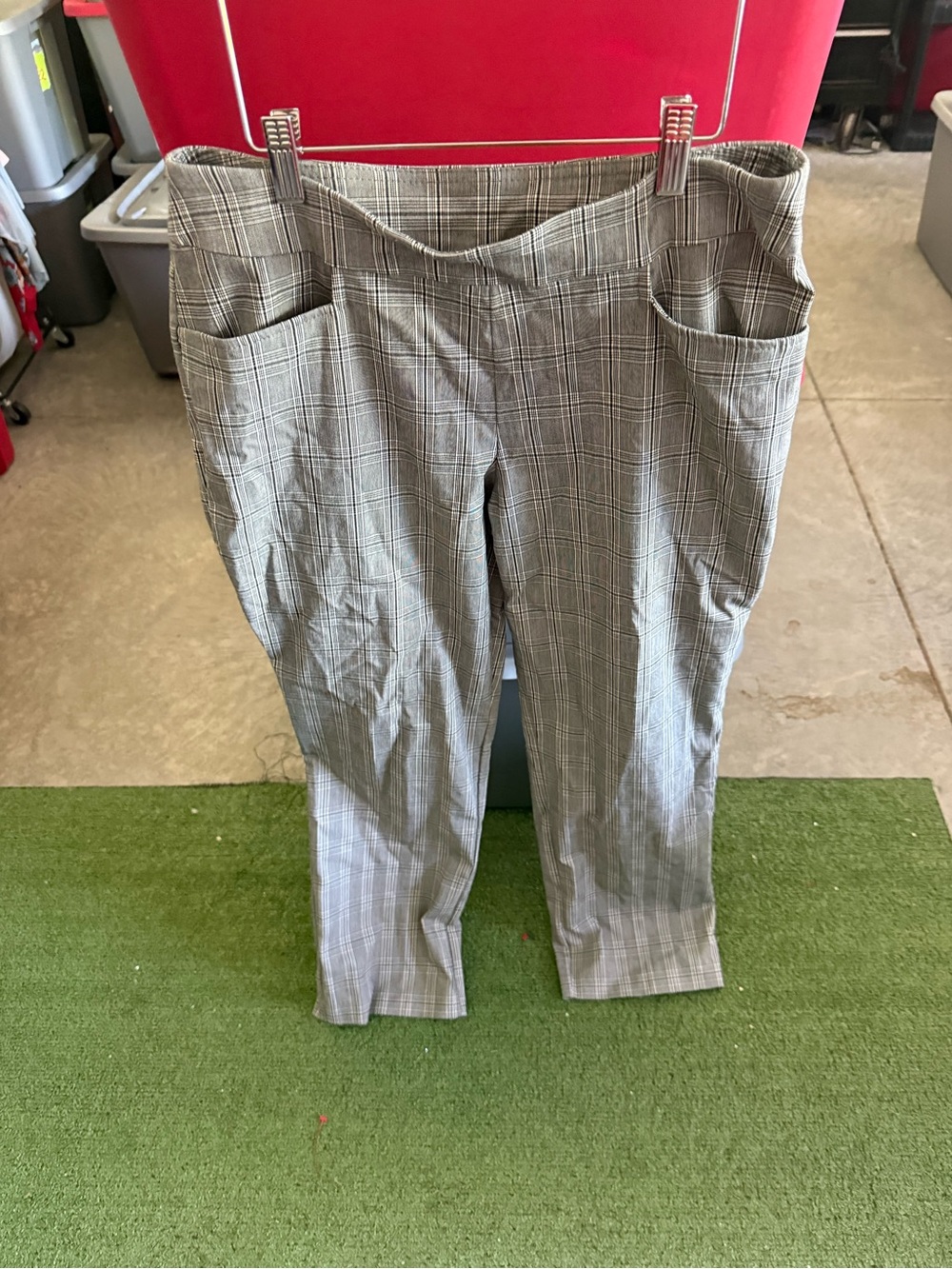 Gray Plaid Casual Trousers p32